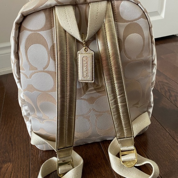 Coach backbag, never used it. It’s in very good condition - Picture 6 of 13